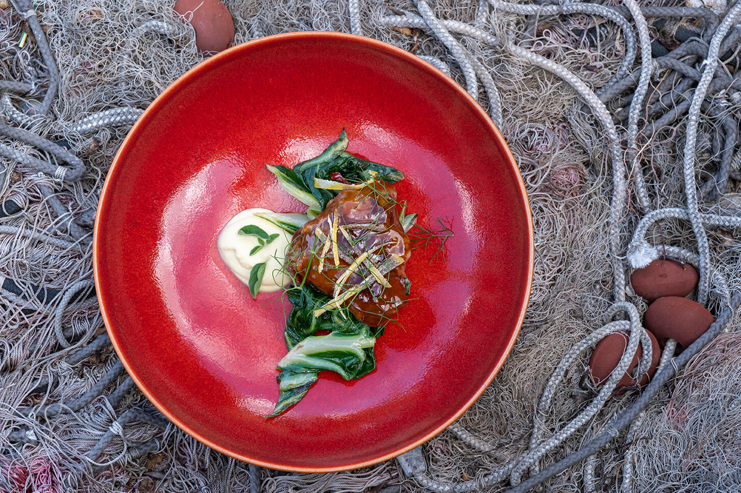 Piatto firmato da Martina Caruso al Signum di Salina, ispirato al territorio delle Isole Eolie.