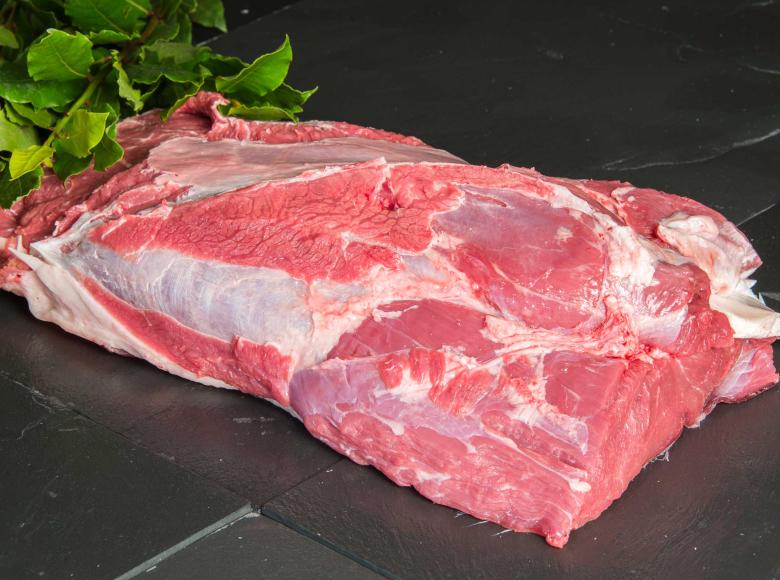 Il brasato segue il momento, più delle date.